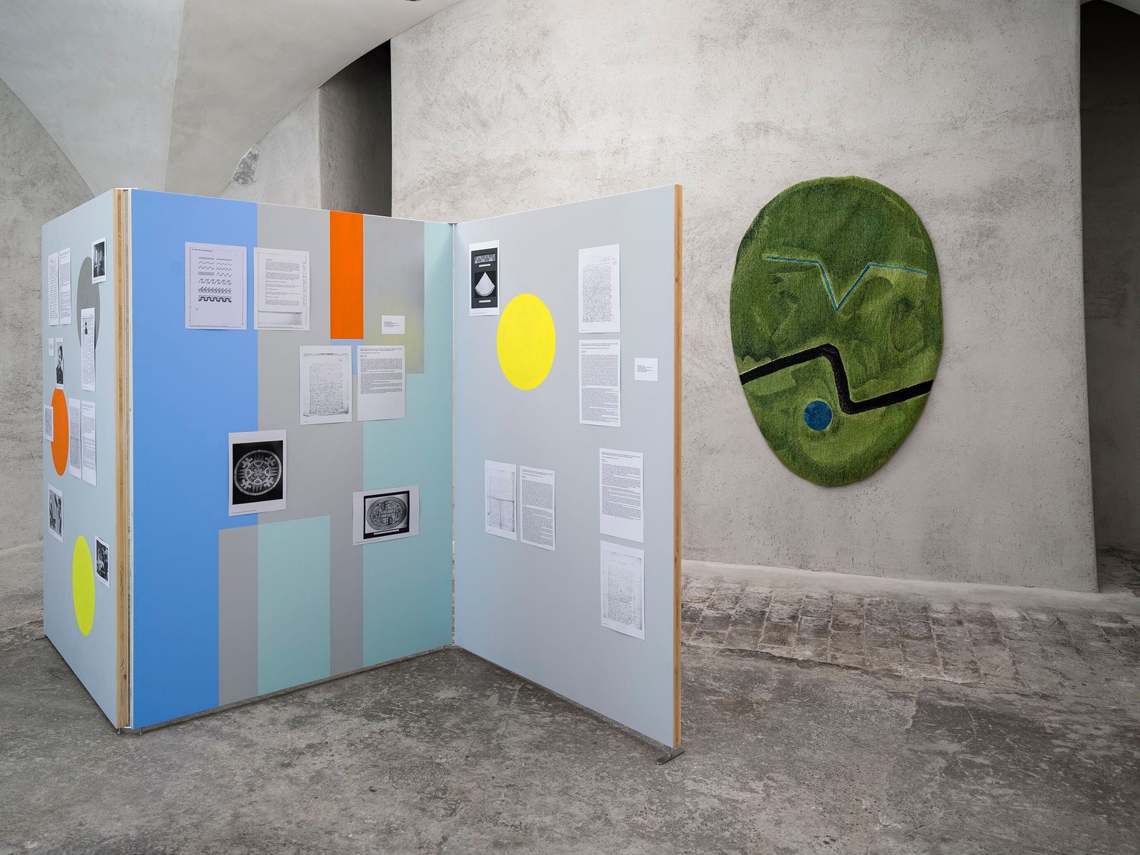 Exhibition view Sophie Taeuber-Arp / Mai-Thu Perret «Ich bin wü ü ü ü ü ü ü ü tend», Mai-Thu Perret, Untitled (for S.T.), 2022 and Untitled (Green Oval), 2018, Cabaret Voltaire 2022. Photo: Cedric Mussano