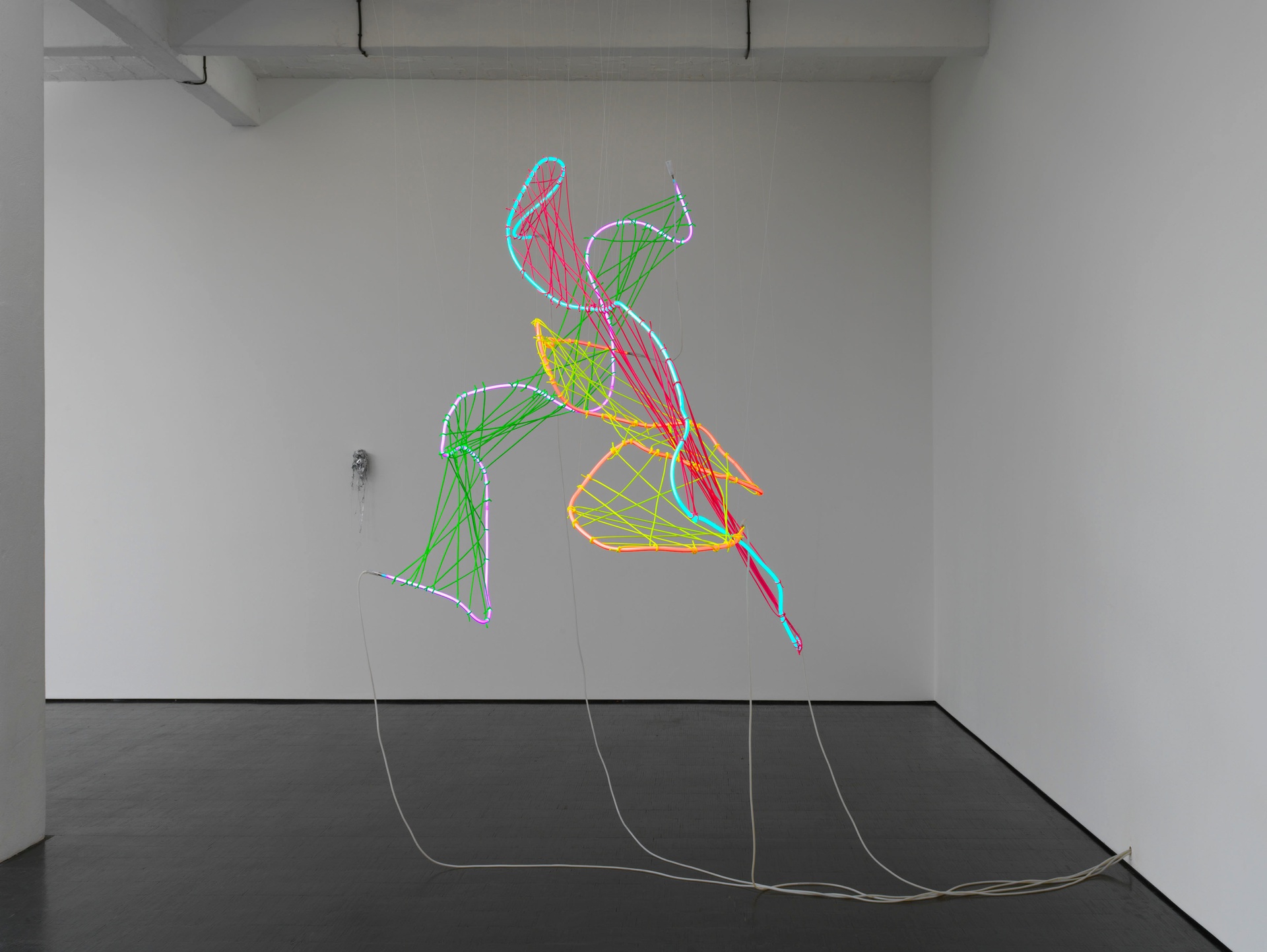 Flimp, 2020. neon tubes, string. 180 x 160 x 190 cm