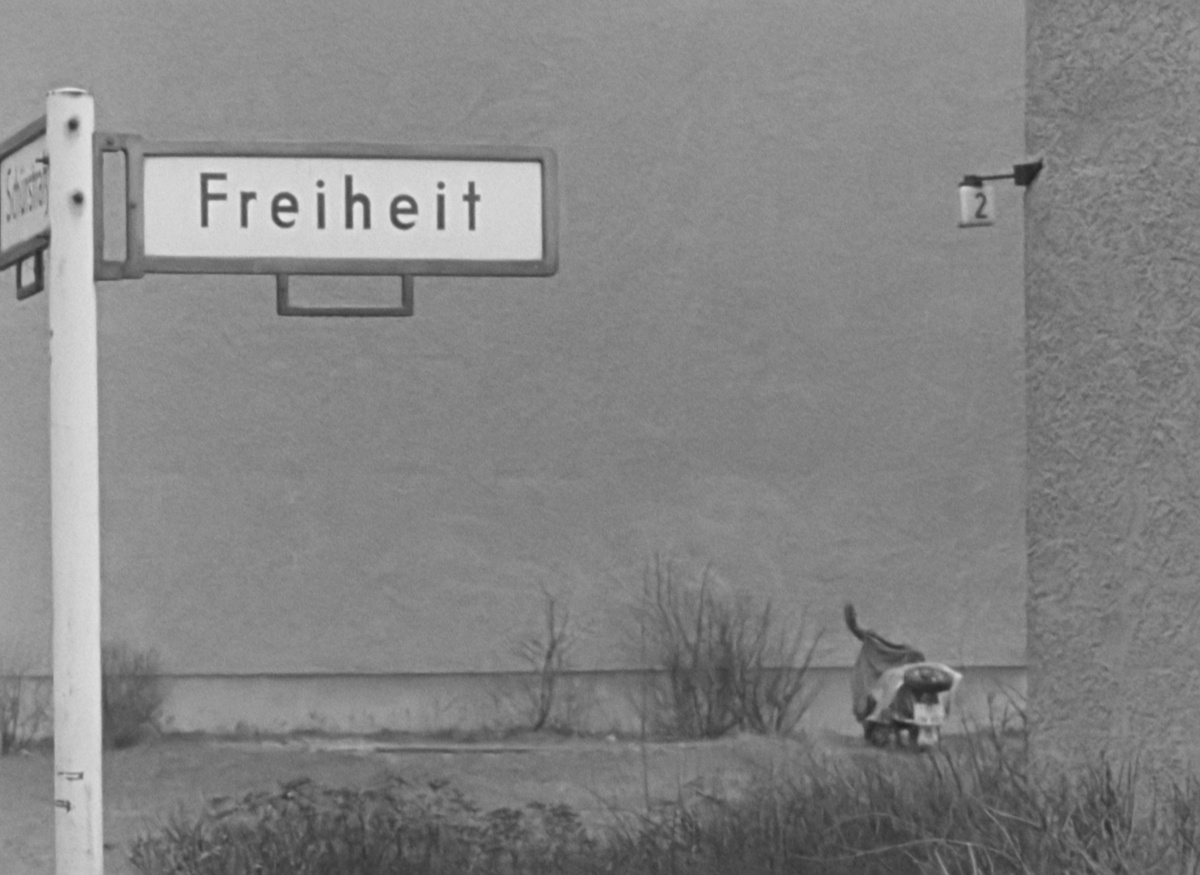 Harun Farocki, Their Newspapers / Ihre Zeitungen, 1968 (film still)